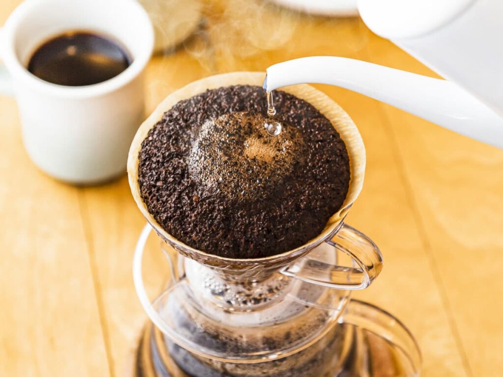 コーヒーをドリップ